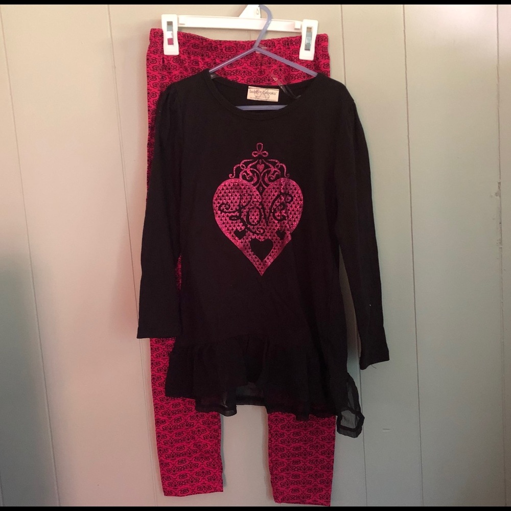 Girls black and pink sparkly outfit.